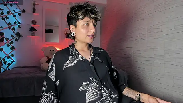 Snapshot of ZuryRamirez_ chatting on October 3, 2025, 8:21 pm ZuryRamirez online show from October 3, 2025, 8:21 pm