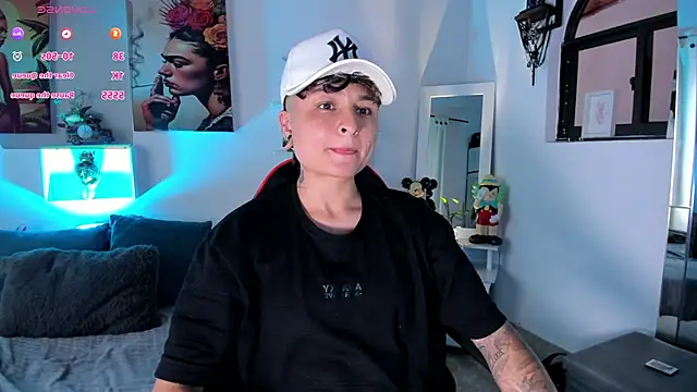 Snapshot of ZuryRamirez_ chatting on December 5, 2025, 6:39 pm ZuryRamirez online show from December 5, 2025, 6:39 pm