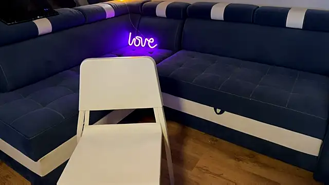 MiliExteraaa online show from November 24, 2025, 7:14 pm