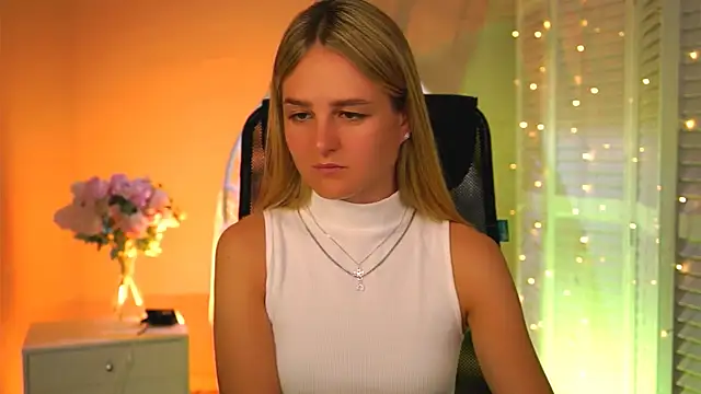 DeboraLarson online show from April 1, 2026, 3:08 am