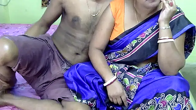 Snapshot of Couple_For_You18 chatting on March 12, 2025, 2:20 am Couple For You18 online show from March 12, 2025, 2:20 am