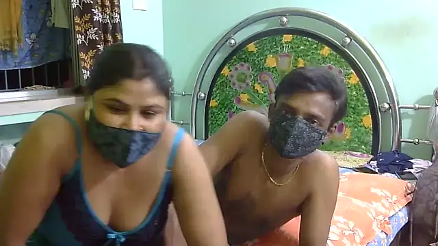 Snapshot of Couple_For_You18 chatting on September 25, 2025, 7:20 pm Couple For You18 online show from September 25, 2025, 7:20 pm