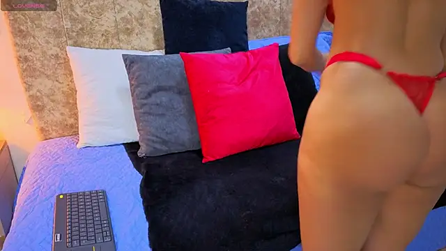 ashley  foxx  online show from April 20, 2026, 2:18 pm