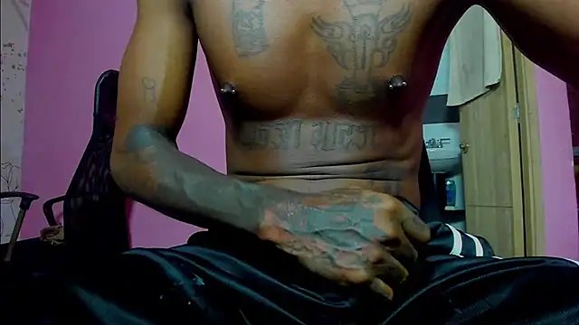 bigblackhotx1 online show from March 18, 2026, 10:18 am