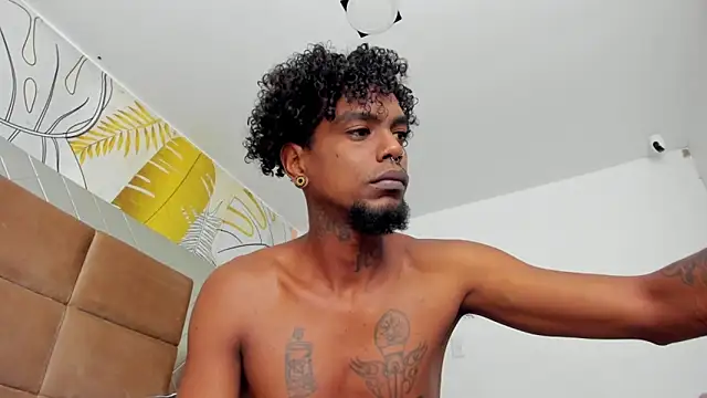 Snapshot of bigblackhotx1 chatting on December 2, 2025, 6:37 am bigblackhotx1 online show from December 2, 2025, 6:37 am