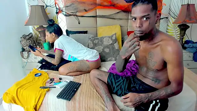 Snapshot of bigblackhotx1 chatting on November 1, 2025, 12:43 pm bigblackhotx1 online show from November 1, 2025, 12:43 pm