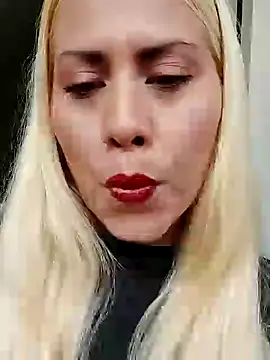 Snapshot of Mia_queenOfBlowjob chatting on December 5, 2024, 9:11 pm Mia queenOfBlowjob online show from December 5, 2024, 9:11 pm