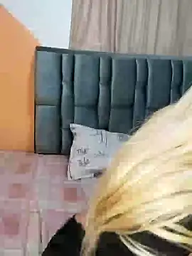 Snapshot of Mia_queenOfBlowjob chatting on December 7, 2024, 2:36 am Mia queenOfBlowjob online show from December 7, 2024, 2:36 am