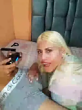 Snapshot of Mia_queenOfBlowjob chatting on December 6, 2024, 12:40 am Mia queenOfBlowjob online show from December 6, 2024, 12:40 am