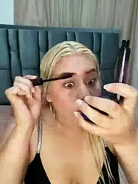 Snapshot of Mia_queenOfBlowjob chatting on December 7, 2024, 8:33 pm Mia queenOfBlowjob online show from December 7, 2024, 8:33 pm