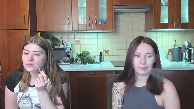 HotCaramellsTV online show from April 30, 2026, 11:17 am