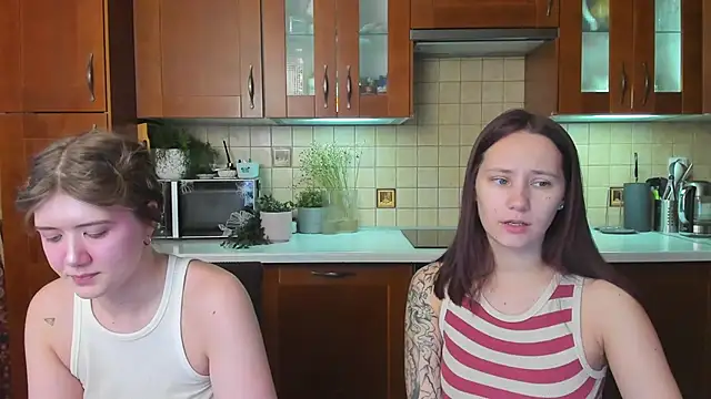 HotCaramellsTV online show from April 28, 2026, 10:52 am