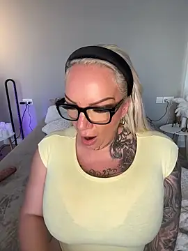 Nina LiveXXX online show from February 15, 2026, 2:49 pm