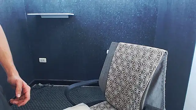 Kerverr  online show from November 27, 2025, 2:17 pm