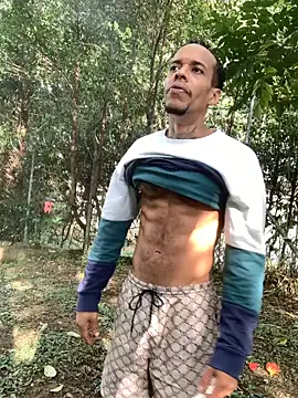 Snapshot of Salomon_koude chatting on December 20, 2025, 8:44 pm Salomon koude online show from December 20, 2025, 8:44 pm