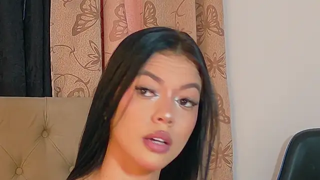 Snapshot of GeorginaHills chatting on November 17, 2025, 8:57 pm GeorginaHills online show from November 17, 2025, 8:57 pm