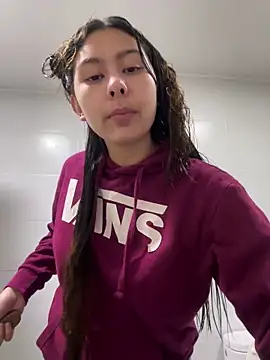 Im sophia1 online show from February 4, 2026, 6:25 pm