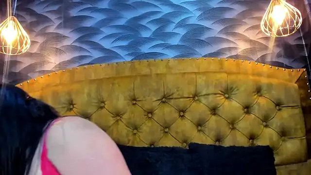 NahomiFireSex online show from April 18, 2026, 5:21 am