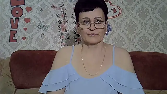 Snapshot of PaulaGolden chatting on April 28, 2026, 7:18 pm PaulaGolden online show from April 28, 2026, 7:18 pm