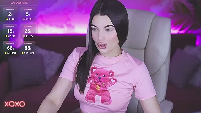 Snapshot of YourLolaBunny chatting on December 17, 2025, 8:03 pm YourLolaBunny online show from December 17, 2025, 8:03 pm