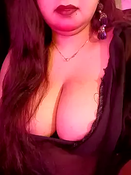 Suhanakhan00 online show from April 2, 2026, 8:48 pm