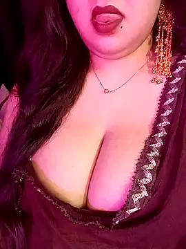 Suhanakhan00 online show from May 16, 2026, 10:36 am