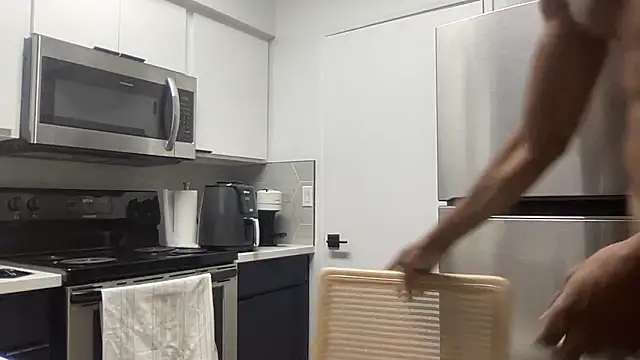 Snapshot of Blacklength chatting on February 13, 2025, 8:55 pm Blacklength online show from February 13, 2025, 8:55 pm