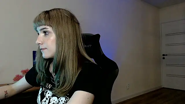 Snapshot of Princess_Shy___ chatting on March 11, 2025, 5:24 pm Princess Shy    online show from March 11, 2025, 5:24 pm