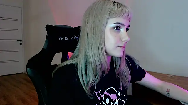 Snapshot of Princess_Shy___ chatting on February 21, 2025, 3:43 pm Princess Shy    online show from February 21, 2025, 3:43 pm