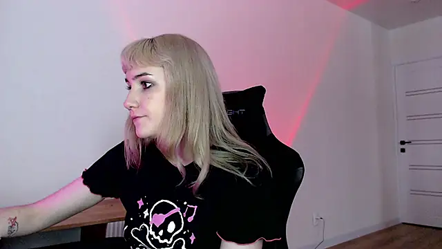 Snapshot of Princess_Shy___ chatting on March 3, 2025, 2:17 pm Princess Shy    online show from March 3, 2025, 2:17 pm