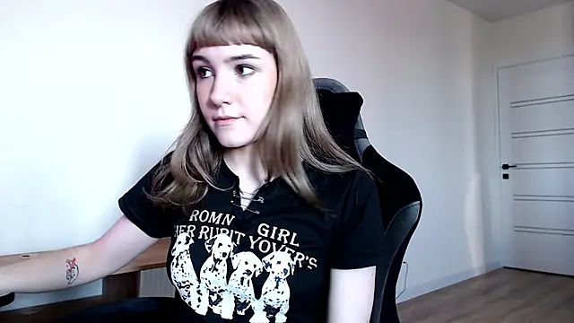 Snapshot of Princess_Shy___ chatting on March 7, 2025, 2:01 pm Princess Shy    online show from March 7, 2025, 2:01 pm