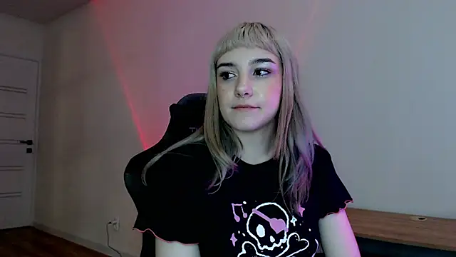 Snapshot of Princess_Shy___ chatting on February 21, 2025, 6:48 pm Princess Shy    online show from February 21, 2025, 6:48 pm