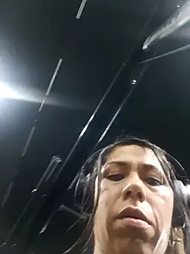 Snapshot of Karenn12 chatting on November 6, 2025, 2:04 am Karenn12 online show from November 6, 2025, 2:04 am