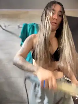 Snapshot of Sophie_LS chatting on November 25, 2025, 3:23 pm Sophie LS online show from November 25, 2025, 3:23 pm