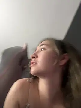 Snapshot of Sophie_LS chatting on March 18, 2025, 1:57 am Sophie LS online show from March 18, 2025, 1:57 am