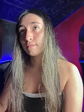 Snapshot of Sophie_LS chatting on December 17, 2025, 4:17 am Sophie LS online show from December 17, 2025, 4:17 am