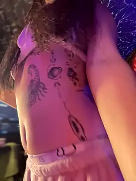 Snapshot of Sophie_LS chatting on December 4, 2025, 2:32 am Sophie LS online show from December 4, 2025, 2:32 am