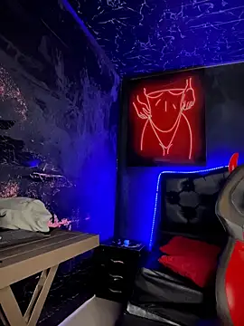 Snapshot of Sophie_LS chatting on December 3, 2025, 4:35 am Sophie LS online show from December 3, 2025, 4:35 am