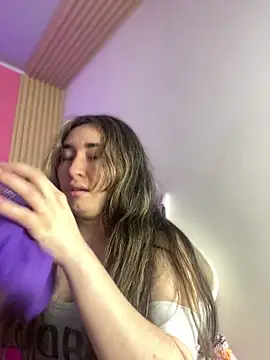 Snapshot of Sophie_LS chatting on March 7, 2025, 2:36 am Sophie LS online show from March 7, 2025, 2:36 am