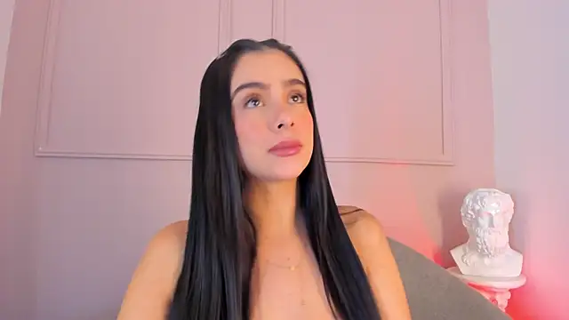 victoria milann online show from November 29, 2025, 3:34 pm