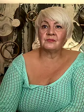 Snapshot of Laura_Millf chatting on October 5, 2025, 3:36 pm Laura Millf online show from October 5, 2025, 3:36 pm