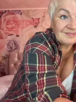 Snapshot of Laura_Millf chatting on June 25, 2026, 9:03 am Laura Millf online show from June 25, 2026, 9:03 am
