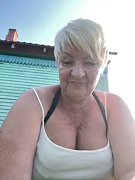 Snapshot of Laura_Millf chatting on July 28, 2026, 3:08 pm Laura Millf online show from July 28, 2026, 3:08 pm