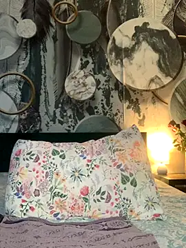 Snapshot of Laura_Millf chatting on November 13, 2025, 10:30 am Laura Millf online show from November 13, 2025, 10:30 am