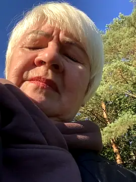 Snapshot of Laura_Millf chatting on September 29, 2025, 1:28 pm Laura Millf online show from September 29, 2025, 1:28 pm