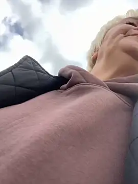 Snapshot of Laura_Millf chatting on October 3, 2025, 11:01 am Laura Millf online show from October 3, 2025, 11:01 am