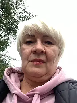 Snapshot of Laura_Millf chatting on October 4, 2025, 10:06 am Laura Millf online show from October 4, 2025, 10:06 am