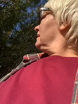 Snapshot of Laura_Millf chatting on October 7, 2025, 11:22 am Laura Millf online show from October 7, 2025, 11:22 am