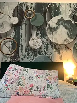 Snapshot of Laura_Millf chatting on November 25, 2025, 7:52 am Laura Millf online show from November 25, 2025, 7:52 am