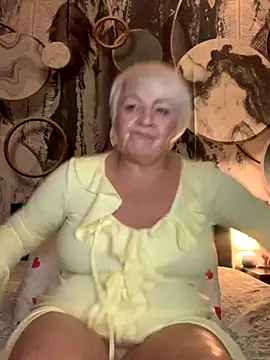 Snapshot of Laura_Millf chatting on November 7, 2025, 5:17 pm Laura Millf online show from November 7, 2025, 5:17 pm